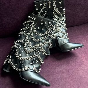 ⛓️🔗🔗DILLARDS FAzalea Wang,  Aleena Chain Hardware Western Inspired Boots⛓️🔗🔗